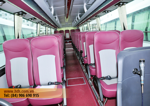 Xe_Universe_noi_that_2